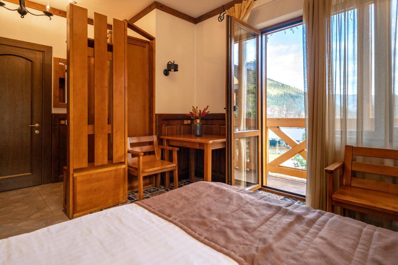 Tatariv Deluxe Hotel Екстериор снимка