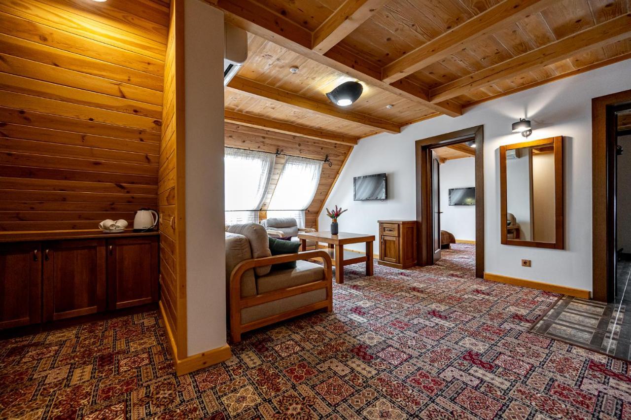 Tatariv Deluxe Hotel Екстериор снимка