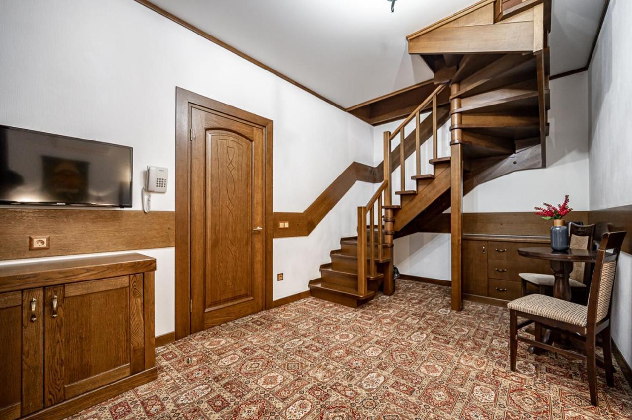 Tatariv Deluxe Hotel Екстериор снимка