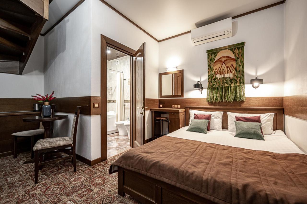 Tatariv Deluxe Hotel Екстериор снимка