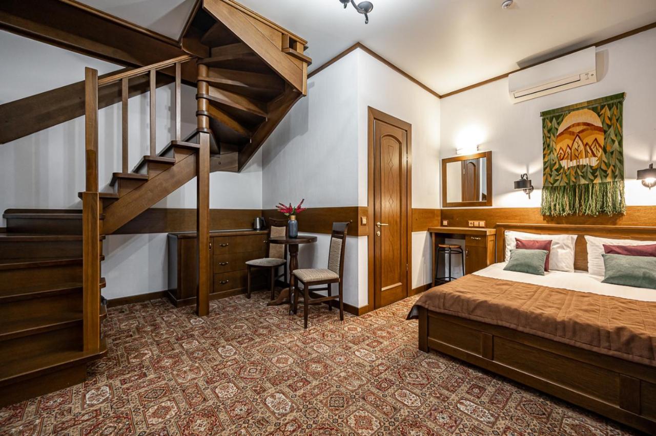 Tatariv Deluxe Hotel Екстериор снимка
