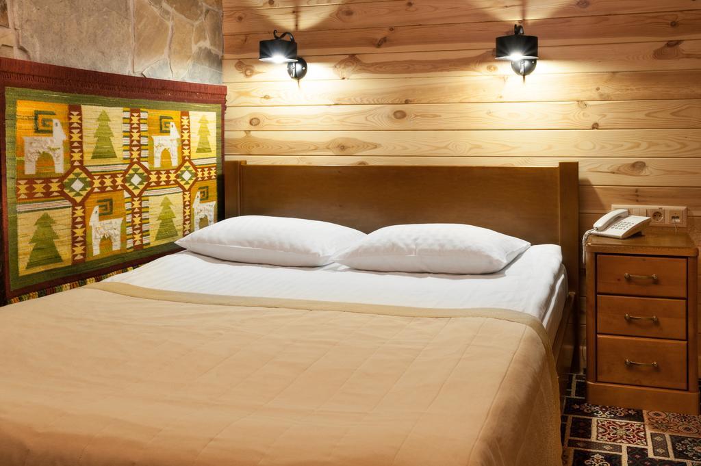 Tatariv Deluxe Hotel Екстериор снимка